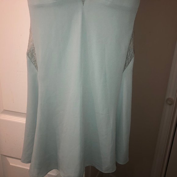 BCBG AZRIA Aqua Mist Ariel Dress Size 4. - Picture 3 of 9